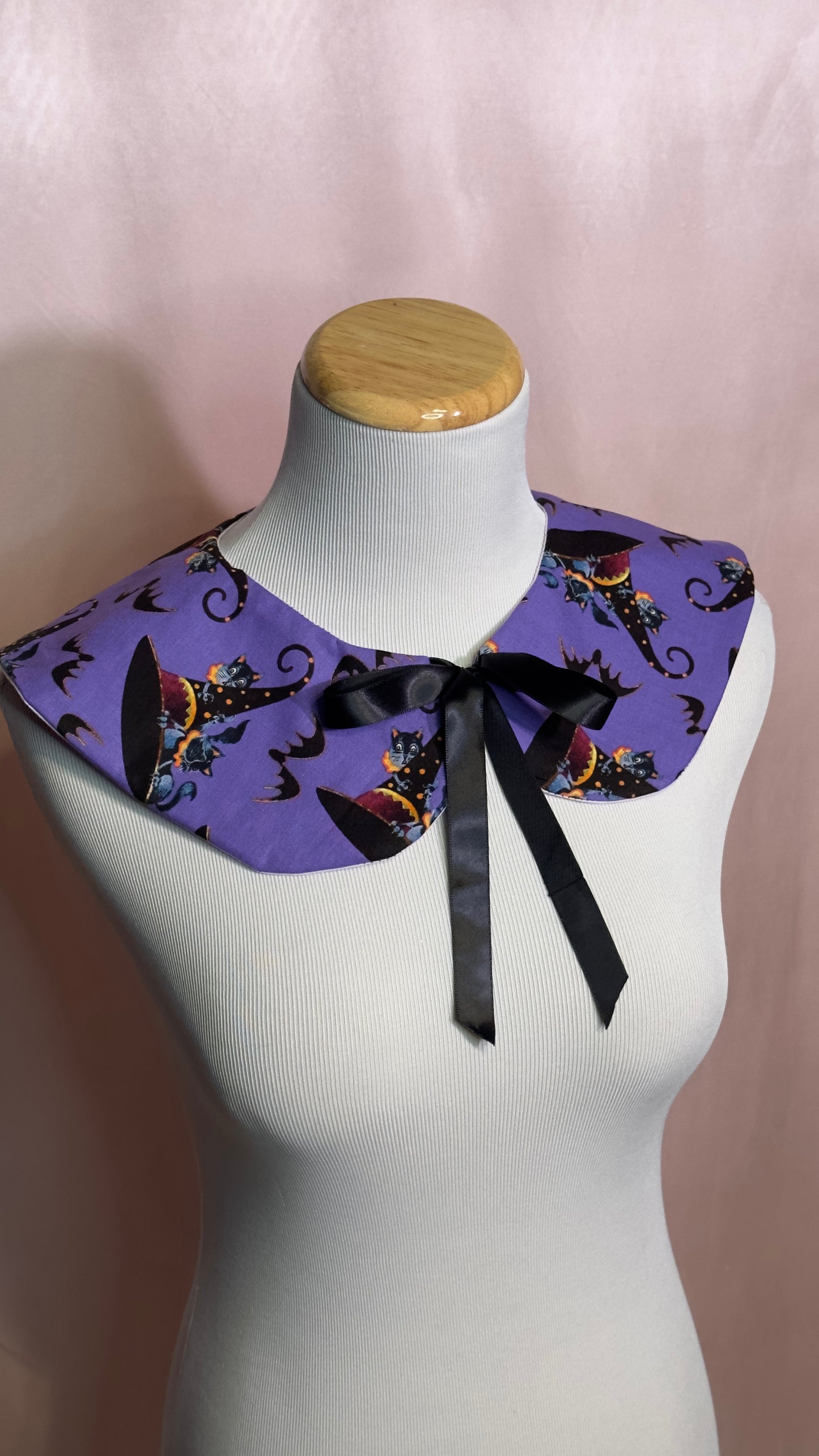 Violet Familars Detachable Collar