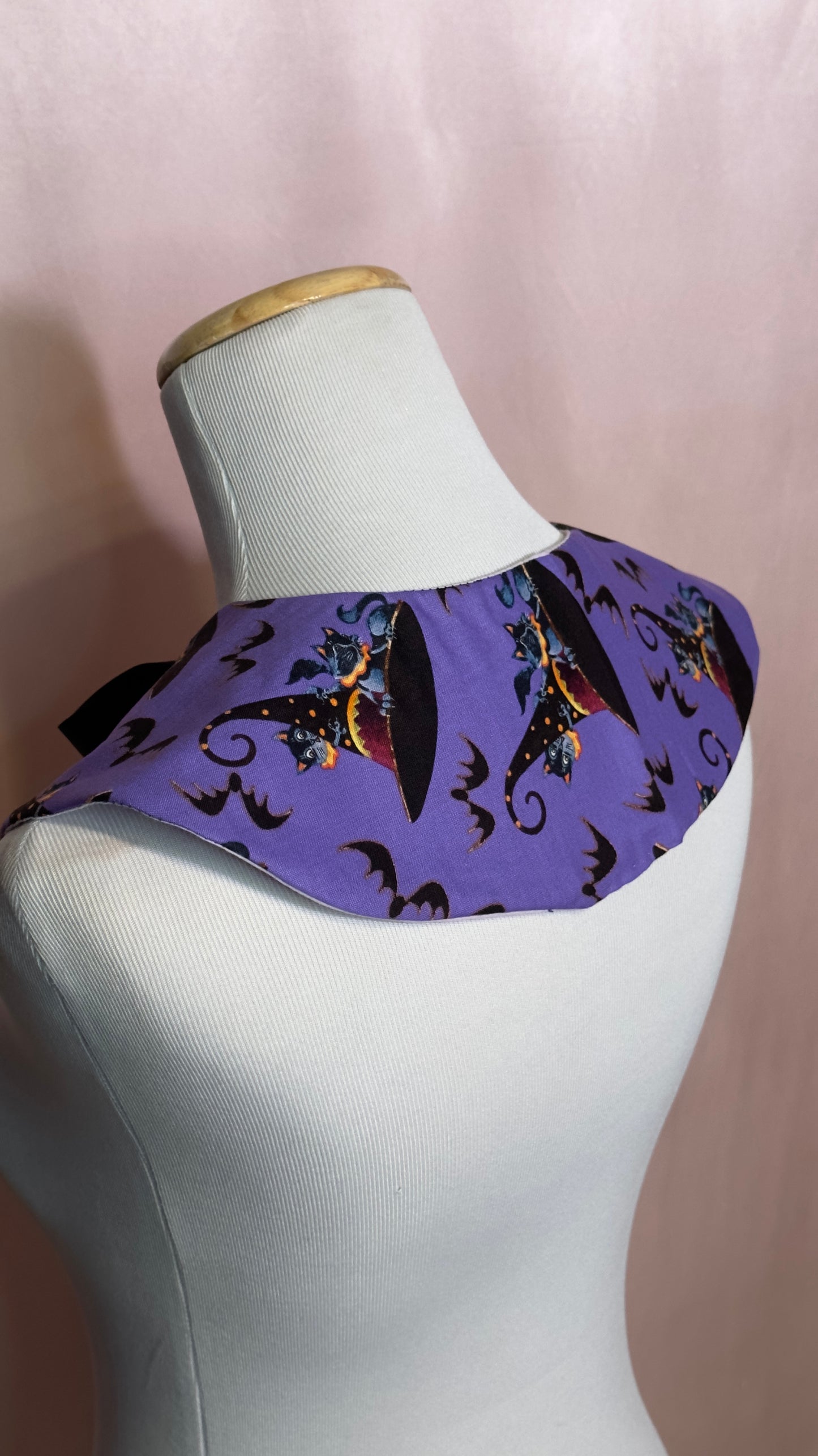 Violet Familars Detachable Collar