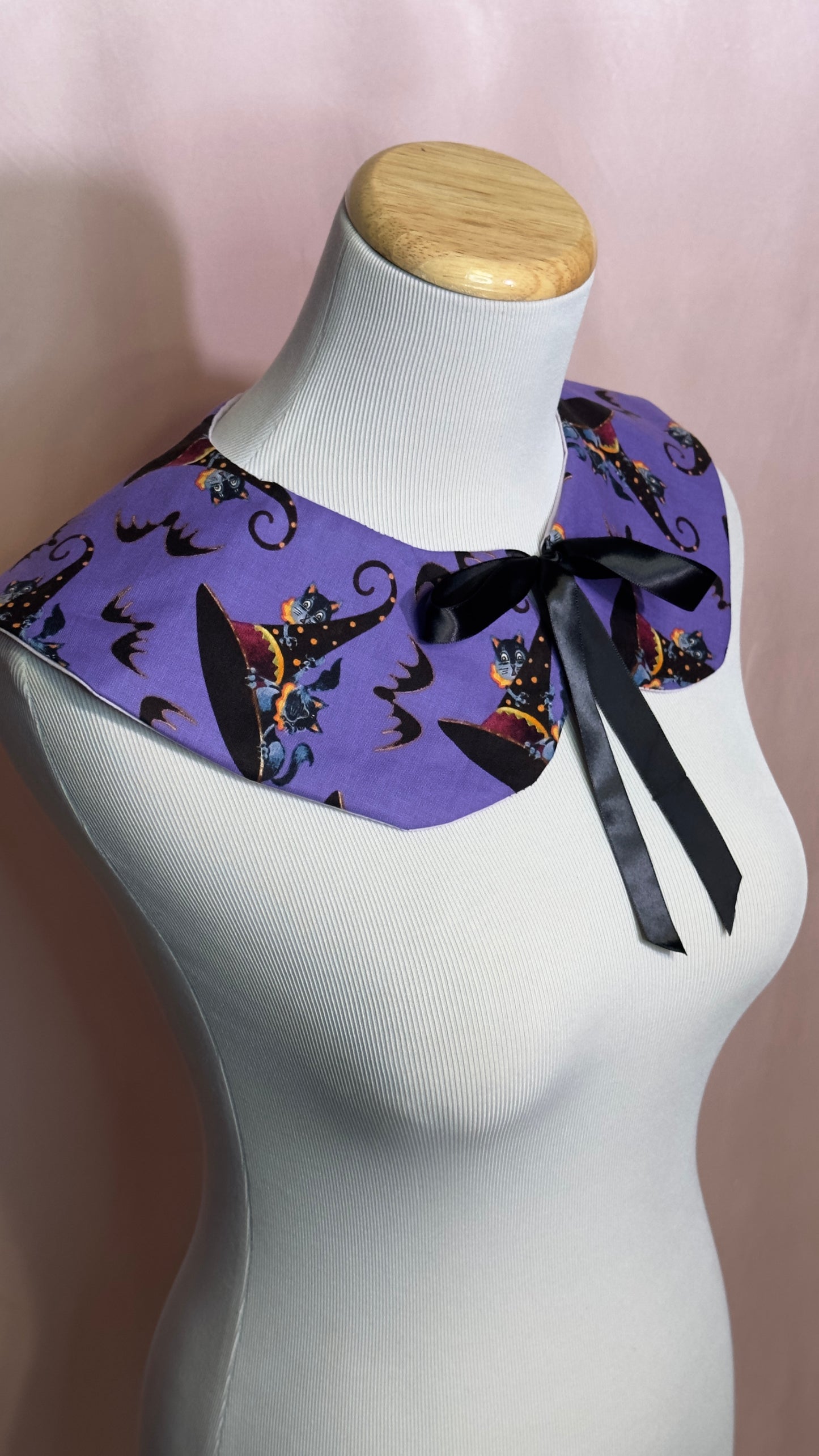 Violet Familars Detachable Collar