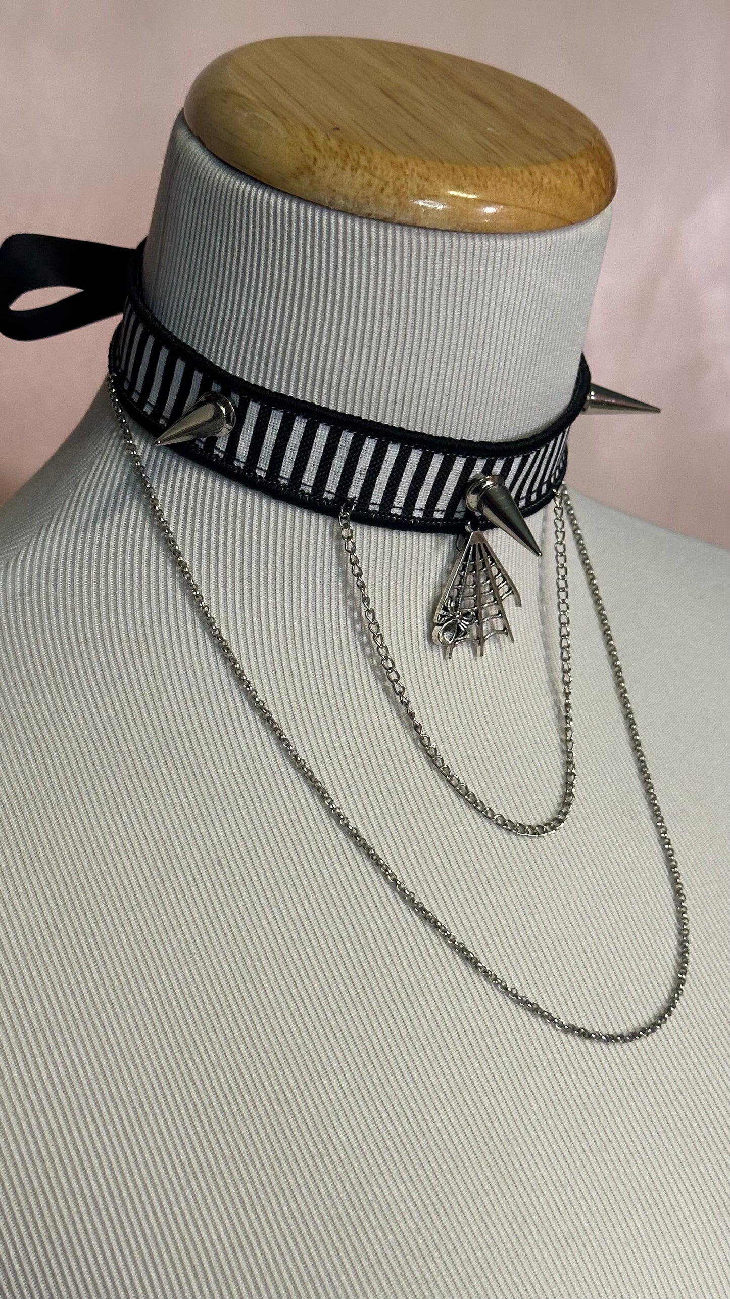 Chained Shadows Choker